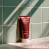 Exfoliante corporal y reductor cacao sense en la ducha