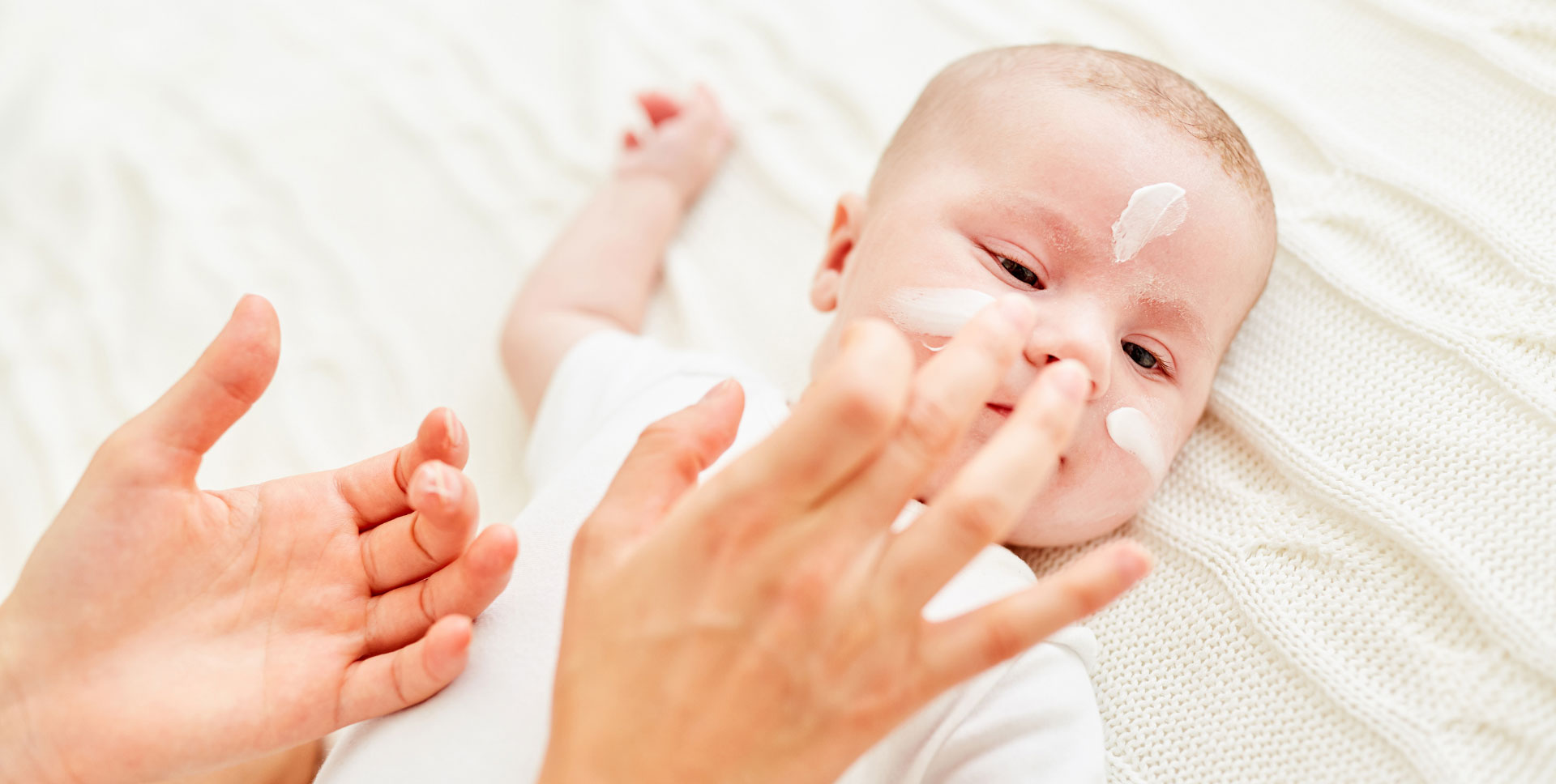 Bebés con granitos en la cara