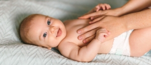 Masaje para bebé con cólicos